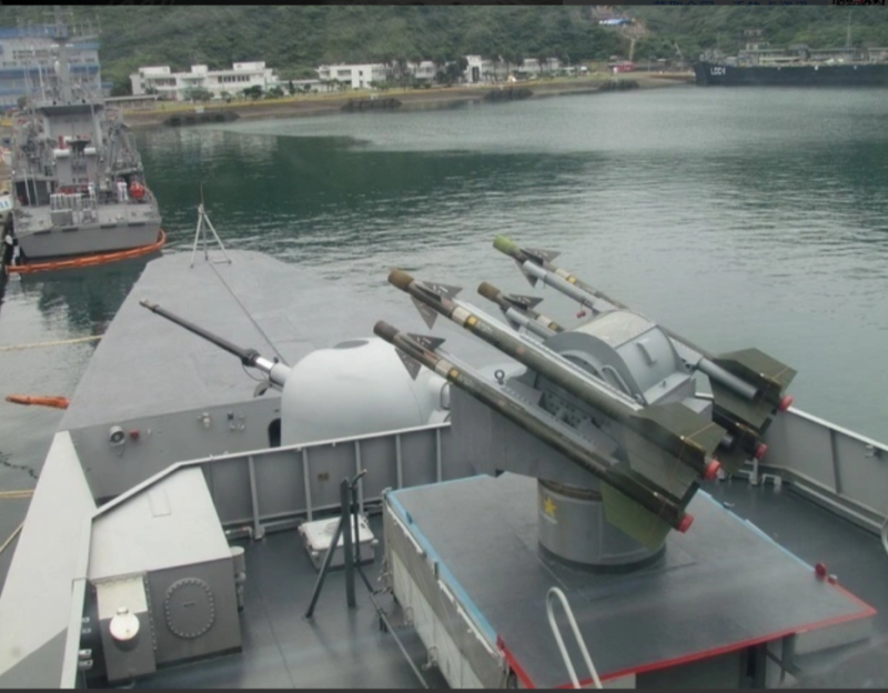 「承德」艦對空導彈火力相對孱弱,為 1 具 4 聯裝人操 RIM-72C「海榭樹」導彈發射裝置,能提供約 5 千米的防空射程。 「承德」艦對空導彈火力相對孱弱,為 1 具 4 聯裝人操 RIM-72C「海榭樹」導彈發射裝置,能提供約 5 千米的防空射程。