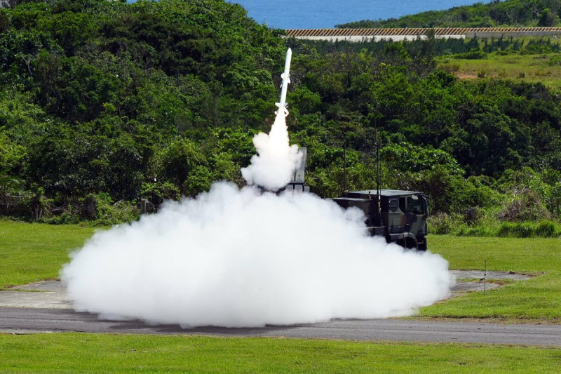 國軍「114年度精準飛彈射擊」-神弓操演，陸軍射擊劍二防空飛彈。   圖：翻攝「臉書」國防部發言人（軍聞社記者王光磊攝）