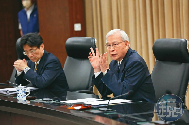 新台幣狂升，也驚動央行總裁楊金龍召開臨時記者會說明。   圖：鏡週刊提供