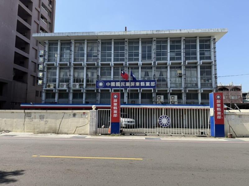 屏東地檢署14日搜索國民黨屏東縣黨部，初步了解，與偵辦死亡連署案有關。（民眾提供）中央社記者李卉婷傳真  114年5月14日   