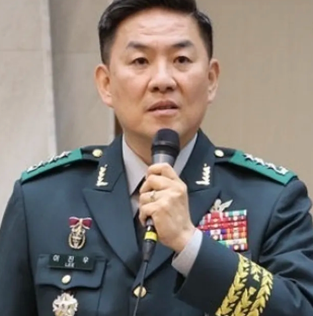 前南韓首都防衛司令部司令官李鎮雨。 圖 : 翻攝自央視新聞 前南韓首都防衛司令部司令官李鎮雨。 圖 : 翻攝自央視新聞