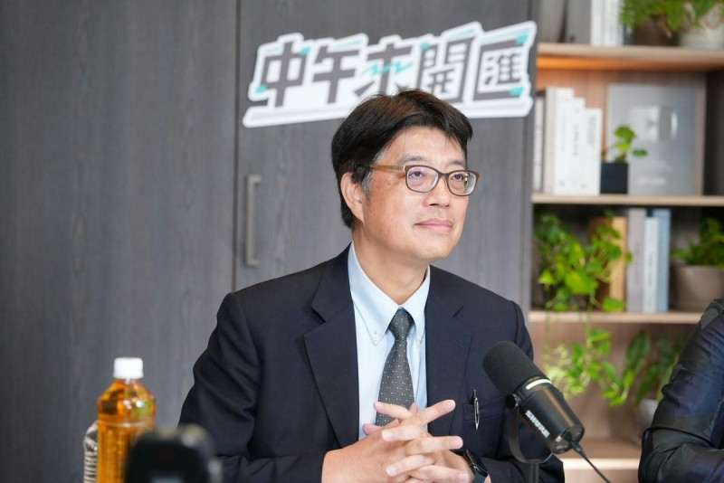 陸委會主委邱垂正接受主持人黃光芹在《CNEWS匯流新聞網》主持的政論live直播節目《中午來開匯》專訪。   圖：《CNEWS匯流新聞網》提供