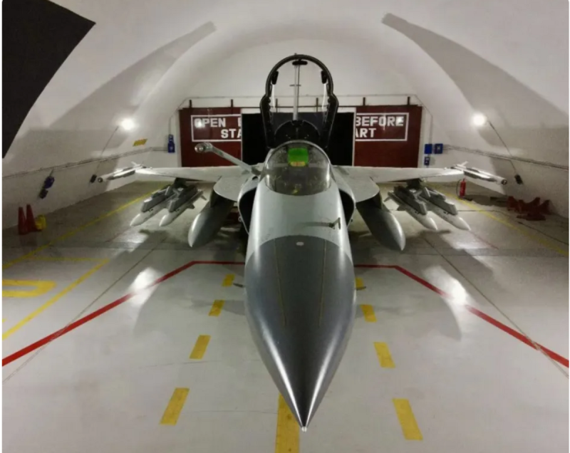 印度蘇-30MKI 部分戰機在起飛後不久即遭遠程導彈鎖定,被迫在攜彈狀態下棄飛避戰,導致數枚「布拉莫斯」導彈殘骸在距邊境約百公里處被發現。 圖:翻攝自 最瑞典 印度蘇-30MKI 部分戰機在起飛後不久即遭遠程導彈鎖定,被迫在攜彈狀態下棄飛避戰,導致數枚「布拉莫斯」導彈殘骸在距邊境約百公里處被發現。 圖:翻攝自 最瑞典
