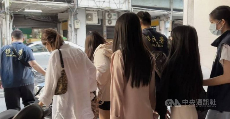 蔡姓男子等人組成跨國應召集團，找來泰國籍女子在台中市中區騎樓攬客從事性交易，經移民署等單位循線查獲；涉案業者6人日前被檢方依妨害風化罪嫌起訴。（翻攝照片）中央社記者蘇木春傳真  114年5月15日   