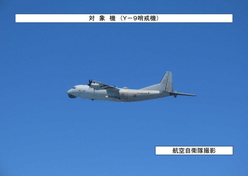 日本防衛省通報，15日1架次解放軍運-9（Y-9）偵察機，穿越沖縄本島與宮古島間的宮古海峽，進入太平洋。   圖：翻攝mod.go.jp
