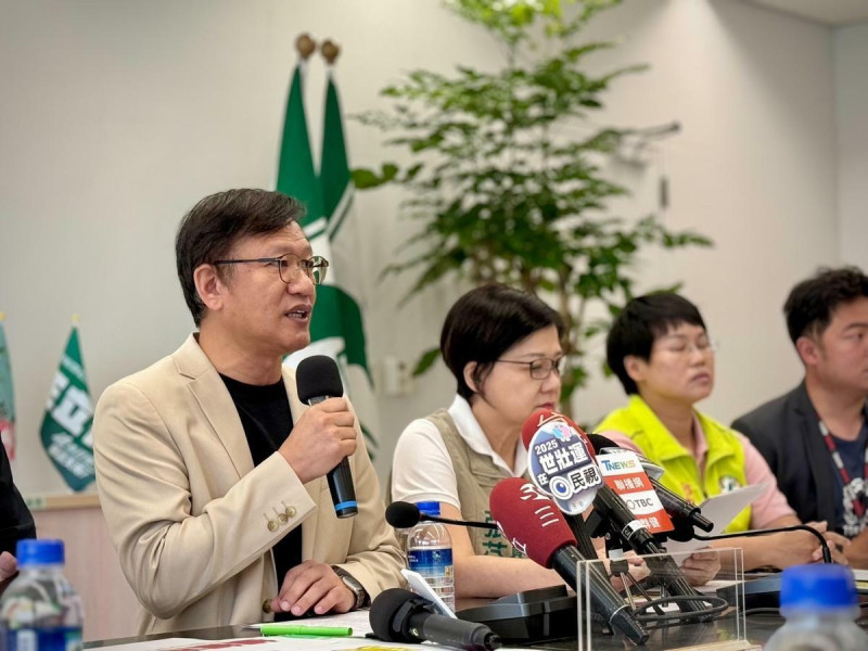 黨團總召王立任表示,市府在過去一年到底做了什麼?教育局與社會局不斷重複同樣的失職,卻從沒提出任何制度改革來預防同樣的狀況。 圖:民進黨團/提供