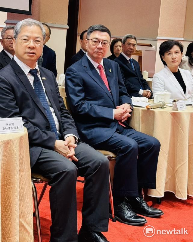 行政院長卓榮泰上任將屆滿一年,他今(16)天上午10時與副院長鄭麗君、秘書長龔明鑫及多位政務委員共同舉行記者會。 圖:謝莉慧/攝