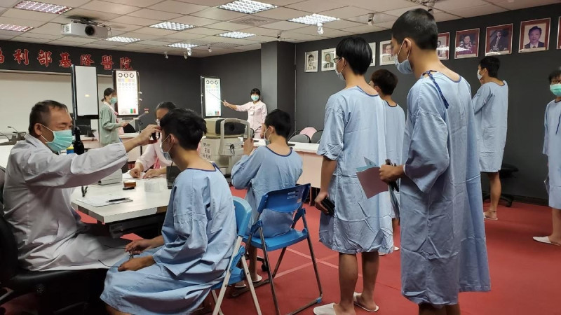 倘有醫師或醫院配合開立役男健檢不實診斷書，除須負刑事責任外，亦可依醫療相關法規懲處。   圖：內政部提供