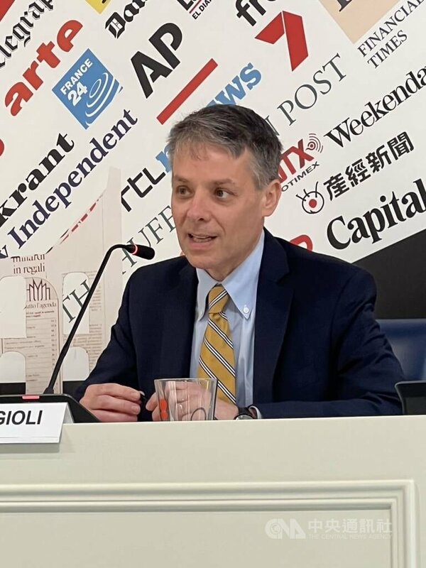 美國賓州維拉諾瓦大學神學教授法吉歐利（Massimo Faggioli）16日在座談會中回應中央社提問，他認為美國現在不只右派反對梵中協議，連左派都質疑梵中協議，這是教宗良十四世要面對的新局面。   圖/中央社