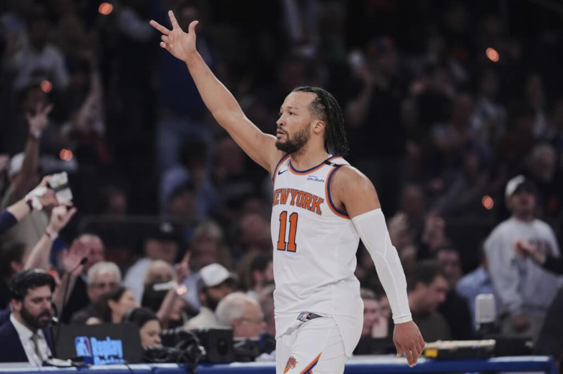 NBA紐約尼克靠著布朗森（圖）23分、6助攻好表現，淘汰衛冕軍塞爾蒂克，相隔24年再度挺進分區冠軍戰。（美聯社）   