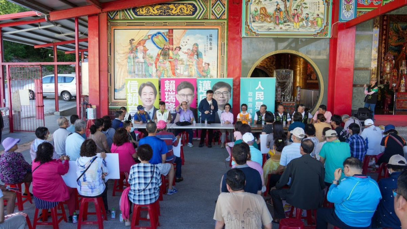 賴瑞隆「挺台灣 顧高雄：賴瑞隆鼓山、鹽埕之友會」宣講活動。   圖：賴瑞隆辦公室/提供