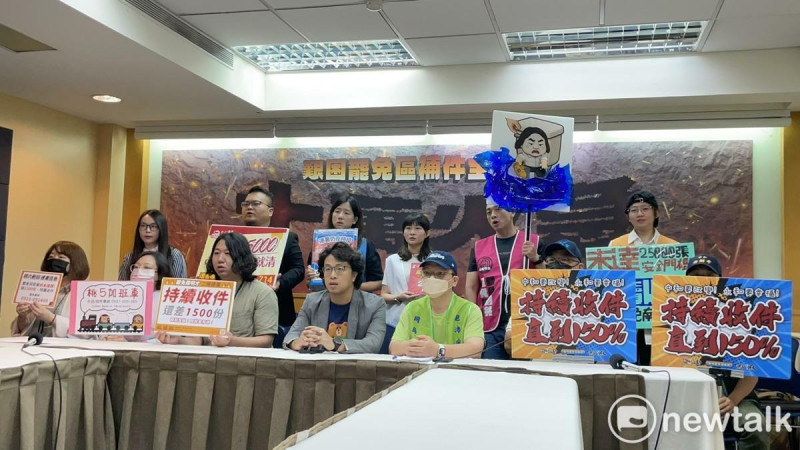 罷團呼籲持續簽連署書要衝破安全門檻   圖：高逸帆／攝