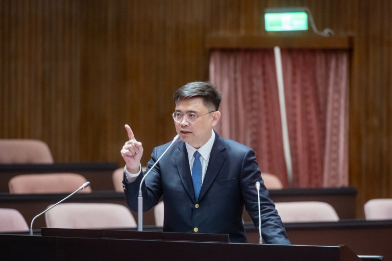 賴瑞隆於立法院成功爭取經費開發AI高科技廊帶、高軟二期、亞灣新創園、台積電進駐等重大產業項目。 圖:賴瑞隆辦公室/提供