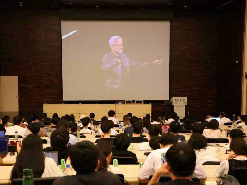 黃仁勳今天上午11點在台北流行音樂中心發表COMPUTEX 2025主題演講，東海大學再度與 NVIDIA合作，成為中部地區唯一同步連線演講的Watch Party大學。   圖：東海大學/提供