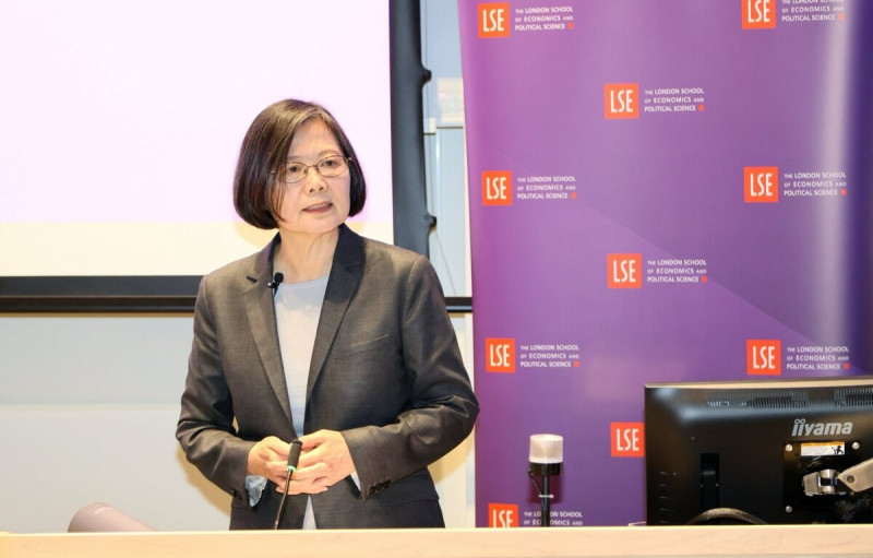 蔡英文前總統在母校倫敦政經學院(LSE)演講。 圖:外交部提供 蔡英文前總統在母校倫敦政經學院(LSE)演講。 圖:外交部提供