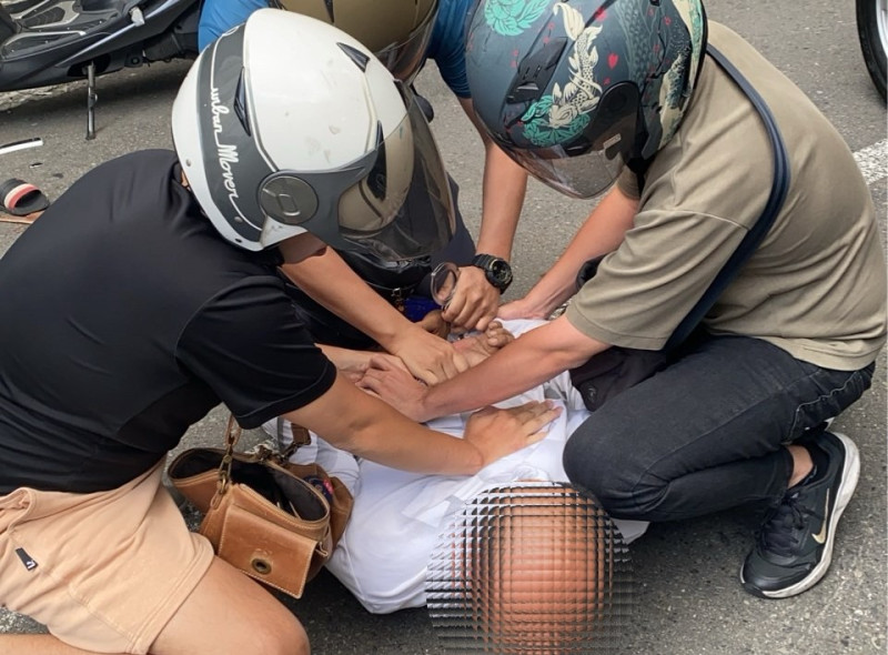 嫌犯遭警方合力逮獲。 圖:高雄市刑大/提供