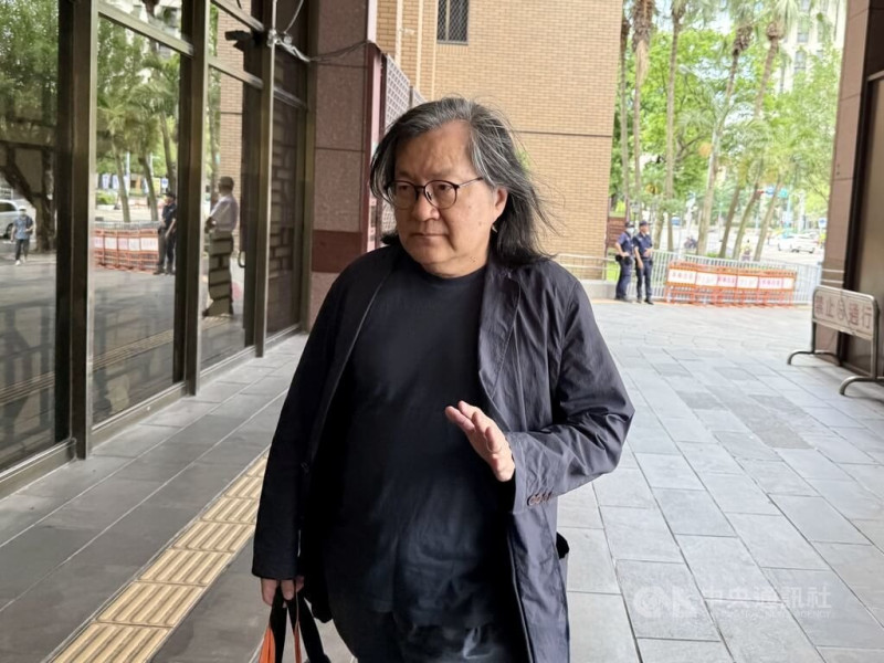 台北地方法院審理京華城案，22日以證人身分傳喚前台北市都發局長林洲民（圖），由檢察官及律師進行交互詰問。中央社記者林長順攝  114年5月22日   