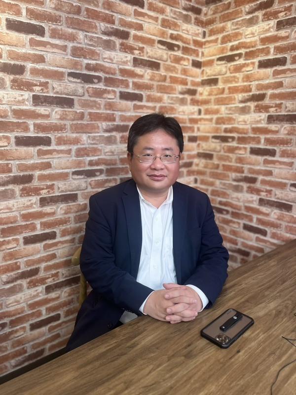 矢板明夫將於6月4日辦「挺自由 愛台灣」演唱會，邀遭中封殺藝人為民主發聲。   圖：曾郡秋 ／ 攝影