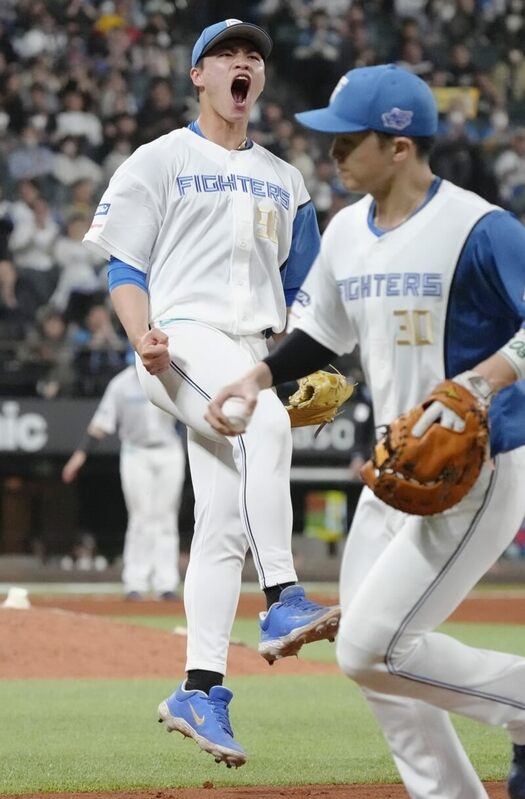 「台灣至寶」孫易磊22日在日職一軍初登板，2局無失分表現讓他興奮怒吼。（共同社）   