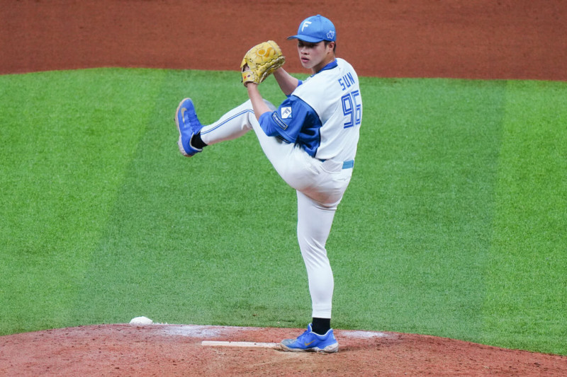 日職北海道日本火腿鬥士隊「台灣至寶」孫易磊（圖）22日被轉為支配下正式球員、升上一軍，晚間就在對軟銀鷹的賽事中登板，投2局無失分，奪下旅日生涯首次中繼成功。（悍創運動經紀提供）中央社記者楊啟芳傳真 114年5月22日   
