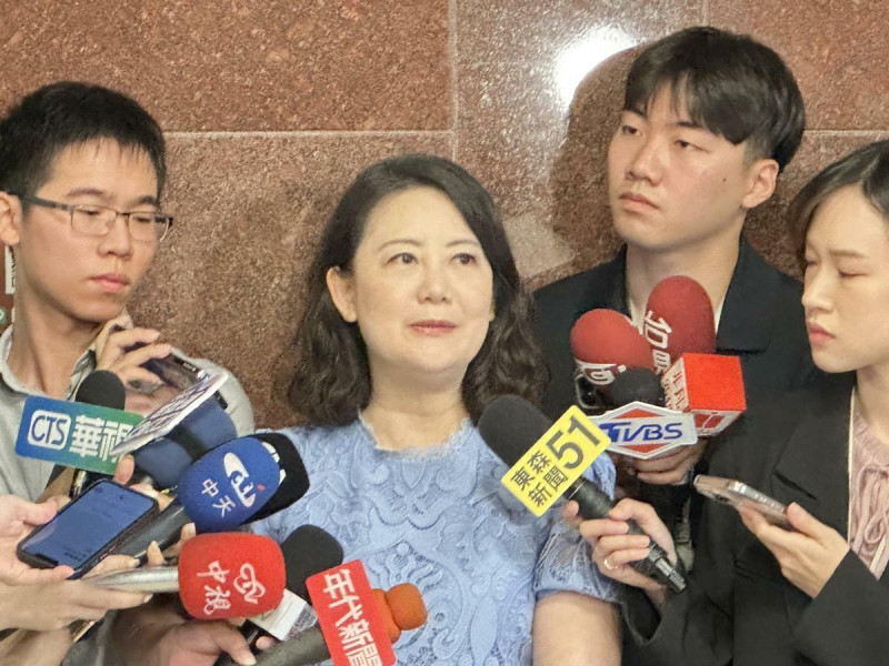 藍委翁曉玲指「全台大停電有助藍委」，民進黨團幹事長吳思瑤酸，難怪自家人要你出國。   圖：金大鈞/攝