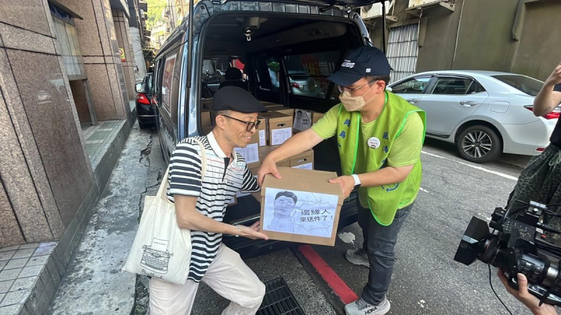罷團「基隆絕沛」今(23)日正式遞交二階連署書,喊話林沛祥將立委職位讓出來,給真正想要做事的人。 圖:金大鈞/攝