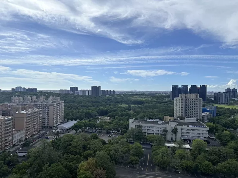 高雄橋頭「高雄新市鎮」，從去年 3字頭房價，一口氣漲破 40萬，較前一年大漲 26%。   圖：翻攝自591房屋交易網