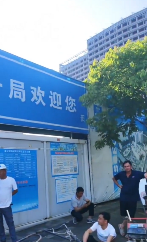 浙江中建一局有農民工做完工作兩三年依然要不到工資,於是討要血汗錢。 圖:翻攝自李老師不是你老師 X 帳號