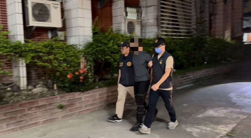 花蓮縣李姓男子無視保護令限制，尾隨前妻車輛，還持斧頭砍傷前妻後逃逸，吉安警分局獲報後立即成立專案小組追查，將李男逮獲送辦，檢方訊後聲請羈押獲准。（花蓮縣吉安警分局提供）中央社記者張祈傳真  114年5月24日   