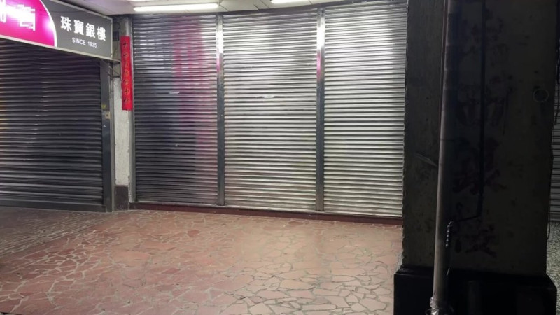 林姓男子25日到南投市民權街1家銀樓假裝買金飾，拿了1條價值新台幣38萬餘元的金項鍊就往外跑，警方26日在竹山鎮緝獲林姓男子，依法偵辦。（民眾提供）中央社記者蕭博陽南投縣傳真  114年5月26日   
