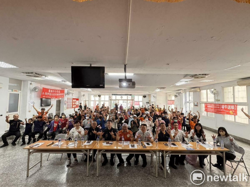 為提升身心障礙者於居家生活期間的安全保障與自主生活品質，台南市聽障協會在端午節前夕於小西門活動中心舉辦「宣導身心障礙在宅緊急救援服務暨端午送暖」活動。   圖：黃博郎／攝