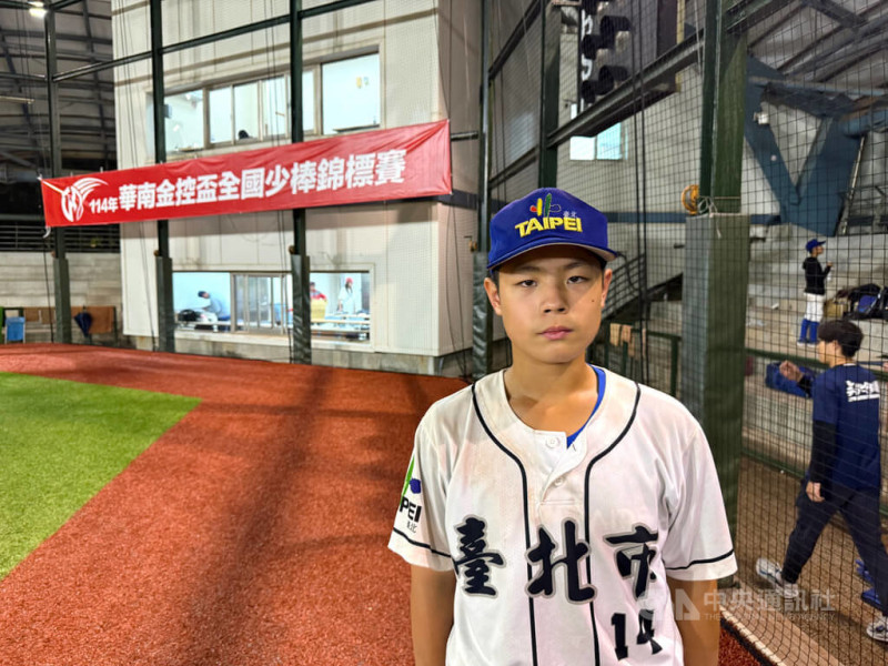 114年華南金控盃全國少棒錦標賽26日勝部賽事台北市與桃園市交手，北市捕手李權恩（前）攻守俱佳，率隊搶勝，他自評今天表現不錯，尤其是對打擊表現滿意。中央社記者謝靜雯攝  114年5月26日   