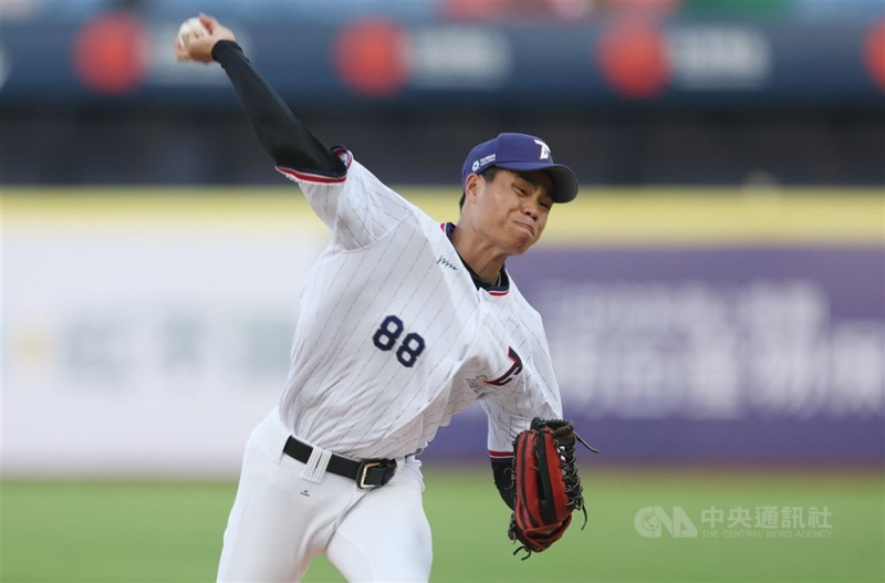 中職中信兄弟野手宋晟睿（圖）曾在2023年明星賽飆速155公里，今年許願超越、目標156公里。圖為2023年明星賽比賽畫面。（中央社檔案照片）   