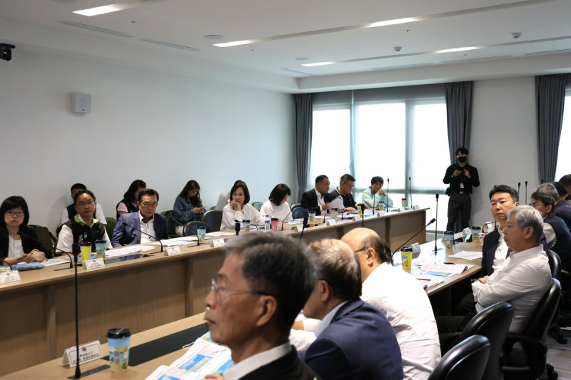 立法院交通委員會前往高雄港務公司考察。   圖：李昆澤辦公室/提供