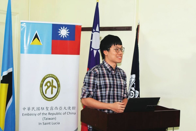林睿庠在我邦交國聖露西亞擔任外交替代役男，因成立毒品暗網海撈逾30億元在美遭逮，面臨終身監禁。   圖：翻攝國發會臉書