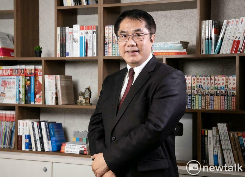 2025年《遠見雜誌》縣市長施政滿意度調查出爐，台南市長黃偉哲榮獲「年度最佳進步首長獎」，在六都中滿意度成長幅度最大，達64.7%，比去年提升3.2個百分點。   圖：台南市政府提供
