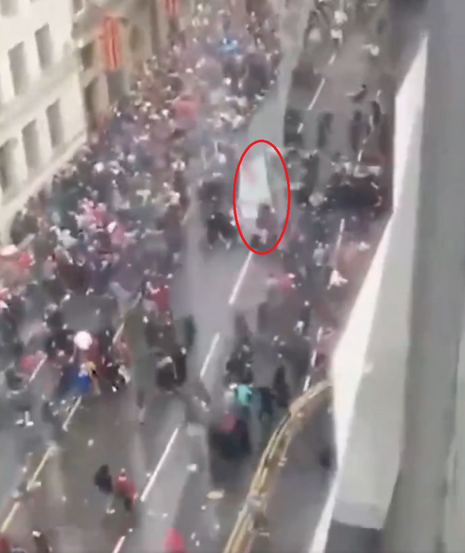 英國當地時間 26 日，利物浦市中心發生一起汽車衝撞人群事件。   圖：翻攝自 rainbow7852 X 帳號