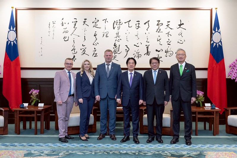 賴清德接見「歐洲議會議員訪台團」，議員博斯納（左三）、丁荷蕾（左二）來訪。   圖：總統府提供