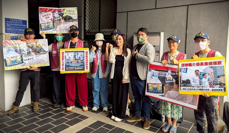 面對謝龍介言語羞辱，發起罷免羅廷瑋的公民團體「敲羅行動」也不忍了，28日赴台中地檢署對謝龍介提出告訴。   圖：翻攝自敲羅行動threads