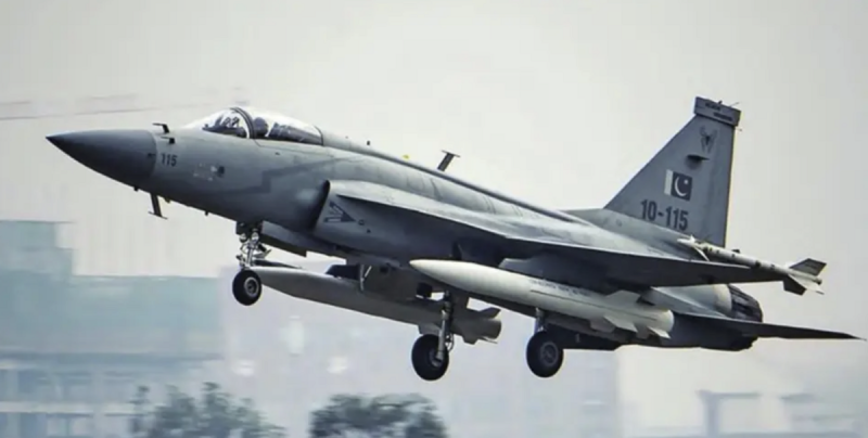 梟龍戰機是巴基斯坦空軍裝備數量最多的戰機,目前約有160架,主要執行空對空和空對地任務。 圖:翻攝自 雷姐的機械空間