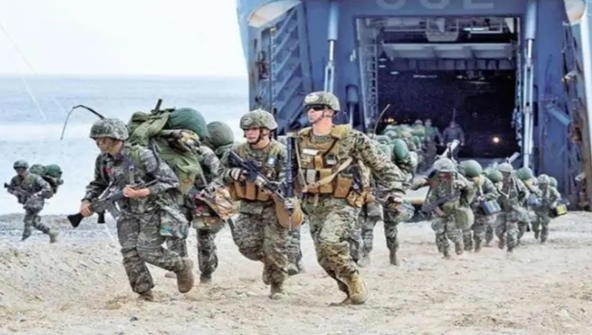美軍陸戰隊登陸演習。   圖 : 翻攝自栗子評述