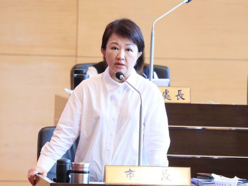 市長盧秀燕表示，台中近年PM2.5年平均已降至15微克以下，市府堅持中火機組要「拆除而非除役備用」，是全台唯一不妥協的地方政府，呼籲中央以民為念，說到做到，調整錯誤的能源政策，守護全民健康。   圖：台中市政府/提供