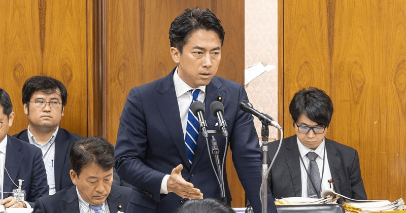28日在國會就大舉賤售儲備米的新農水大臣小泉進次郎，他表示這樣做才能讓消費者不會遠離米飯。   圖：攝自自民黨官網