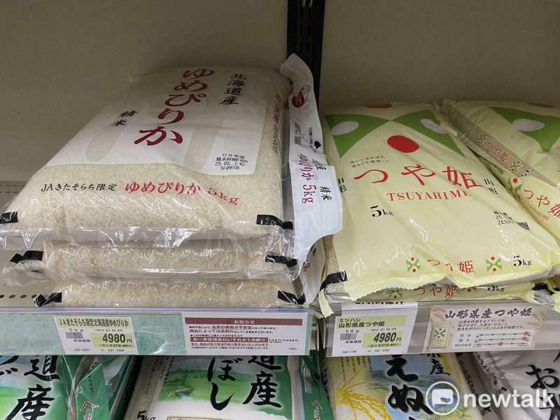 日本普通米到5月18日是平均4285日圓,4千多的米非常少,東京也常見米架上空空,關西更嚴重。 圖:劉黎兒攝 日本普通米到5月18日是平均4285日圓,4千多的米非常少,東京也常見米架上空空,關西更嚴重。 圖:劉黎兒攝