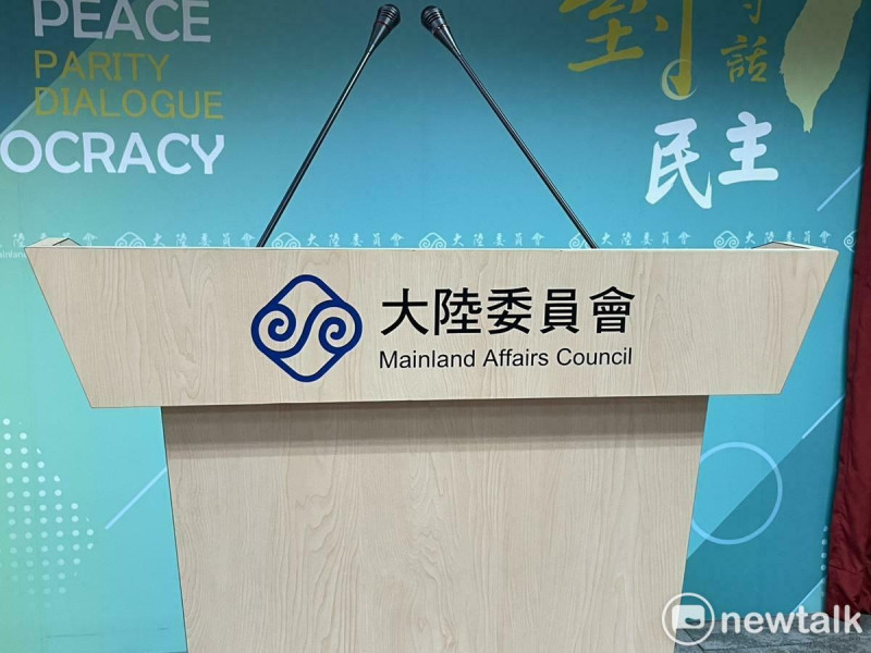 陸委會民調指出，70.0%支持政府要求軍公教人員具結不可申領持用中共的身分證件。   圖：高逸帆／攝