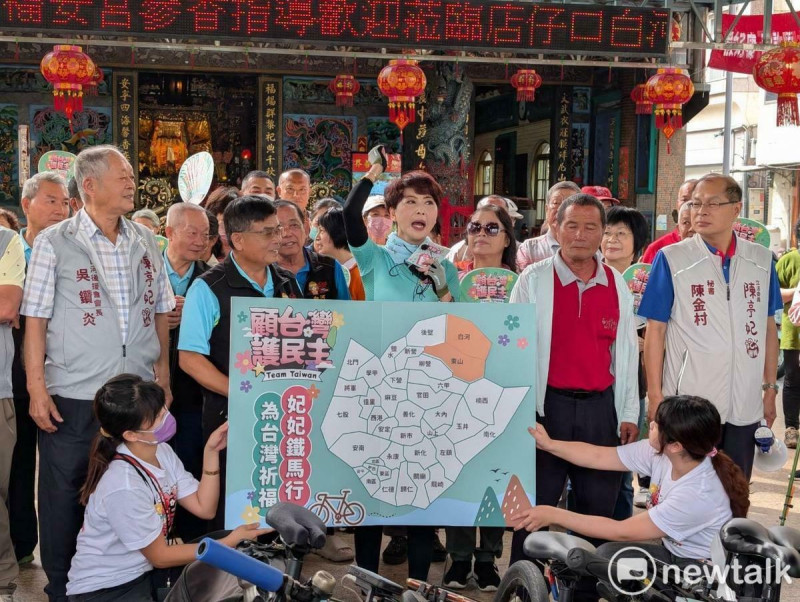 民進黨立委陳亭妃發起的「顧台灣護民主妃妃鐵馬隊」今日從東山區碧軒寺正式出發，展開為期3天、騎遍台南37行政區的鐵馬行動。   圖：陳亭妃服務處提供