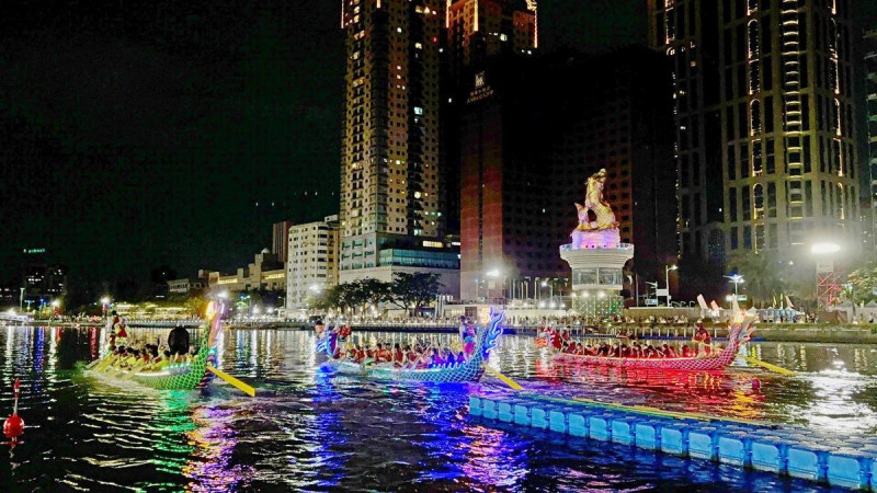 傳統龍舟直道競賽競爭激烈。   圖：高雄市運發局/提供