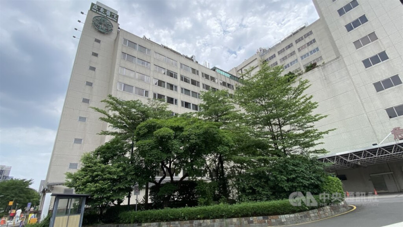 圖為亞東醫院外觀。（中央社檔案照片）   