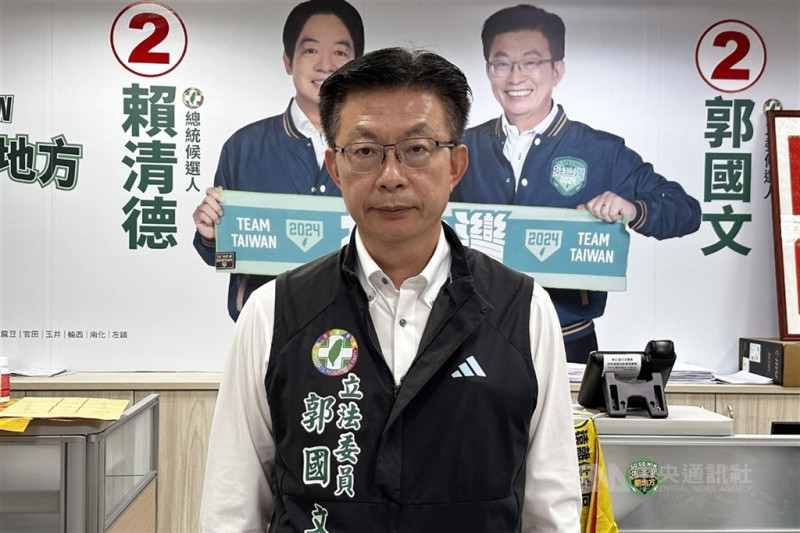 民進黨立委郭國文今天說,他赴日訪問並轉交總統賴清德親筆信給前防衛大臣岸信夫。涉外人士指出,這封信代表台灣與安倍家族的緣分傳承。(中央社檔案照片)