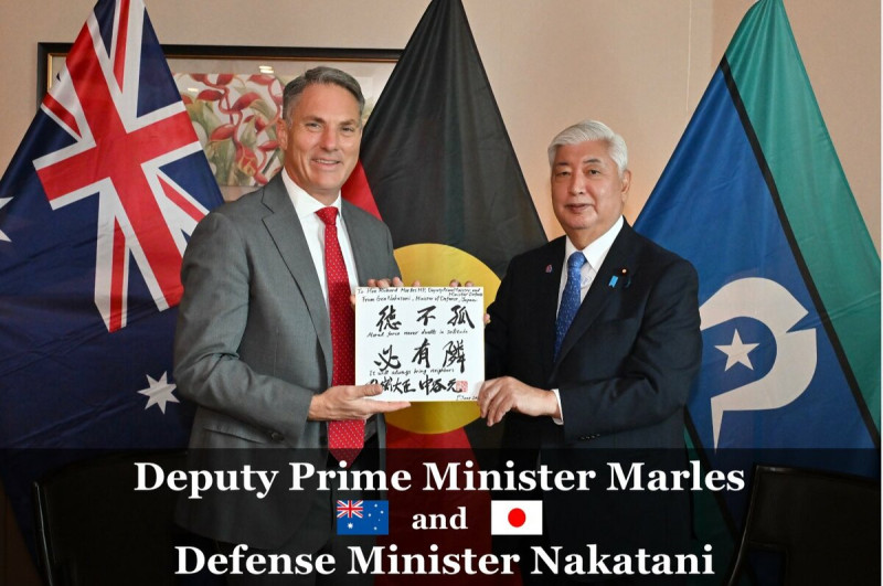 日本防衛大臣中谷元（右）想要建立OCEAN倡議，澳大利亞副總理兼國防部長馬勒斯（左）是合作對象之一   